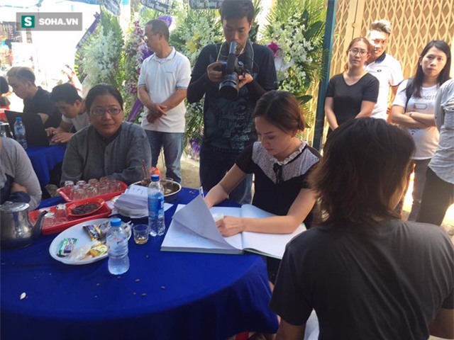 Mr Đàm khóc nấc bên thi hài ca sĩ Minh Thuận - Ảnh 5.