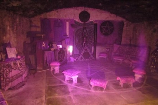 Sự thật rợn tóc gáy đằng sau phố ngầm chết chóc tại Anh - Ảnh 3.