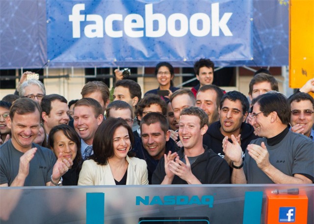 Lịch sử Facebook qua ảnh: Từ những thanh niên nhậu nhẹt giữa văn phòng đến kẻ thống trị thế giới - Ảnh 21.