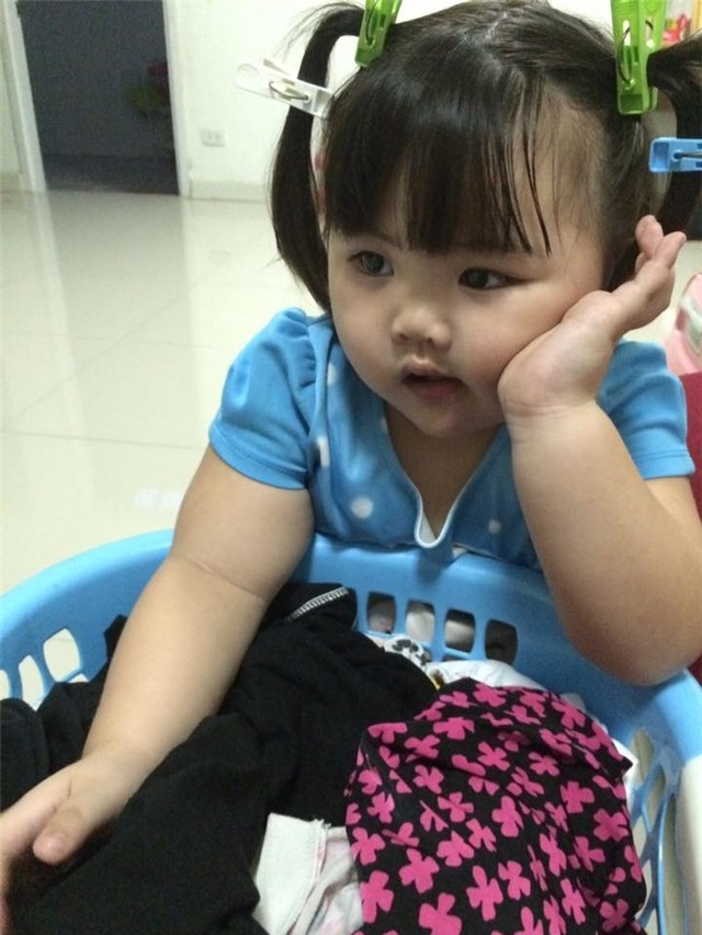 phung phiu vi bi cat toc, be gai 