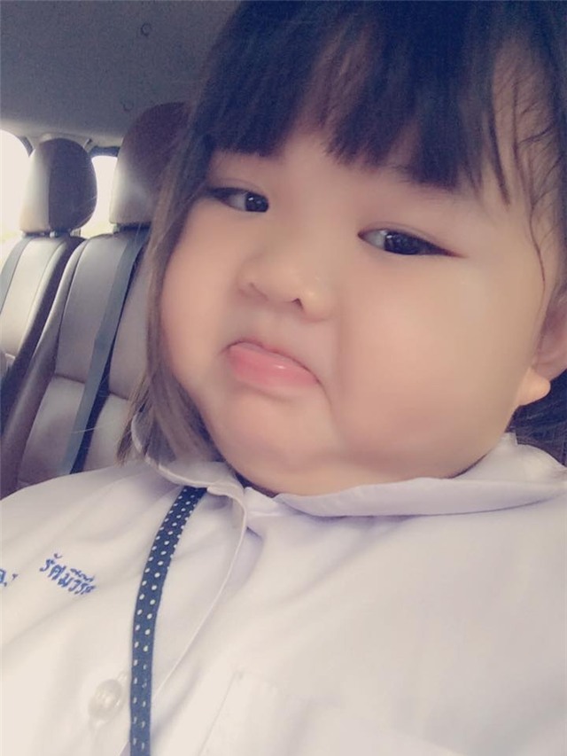 phung phiu vi bi cat toc, be gai