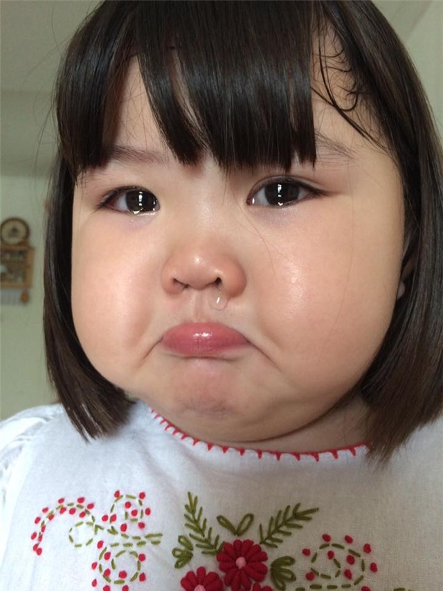 phung phiu vi bi cat toc, be gai