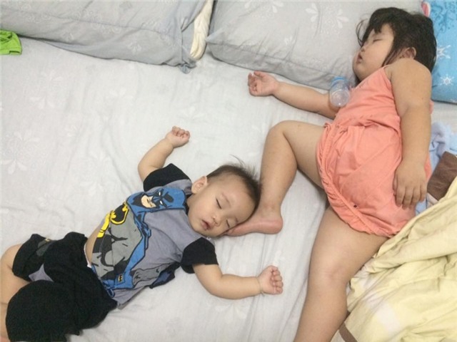 phung phiu vi bi cat toc, be gai