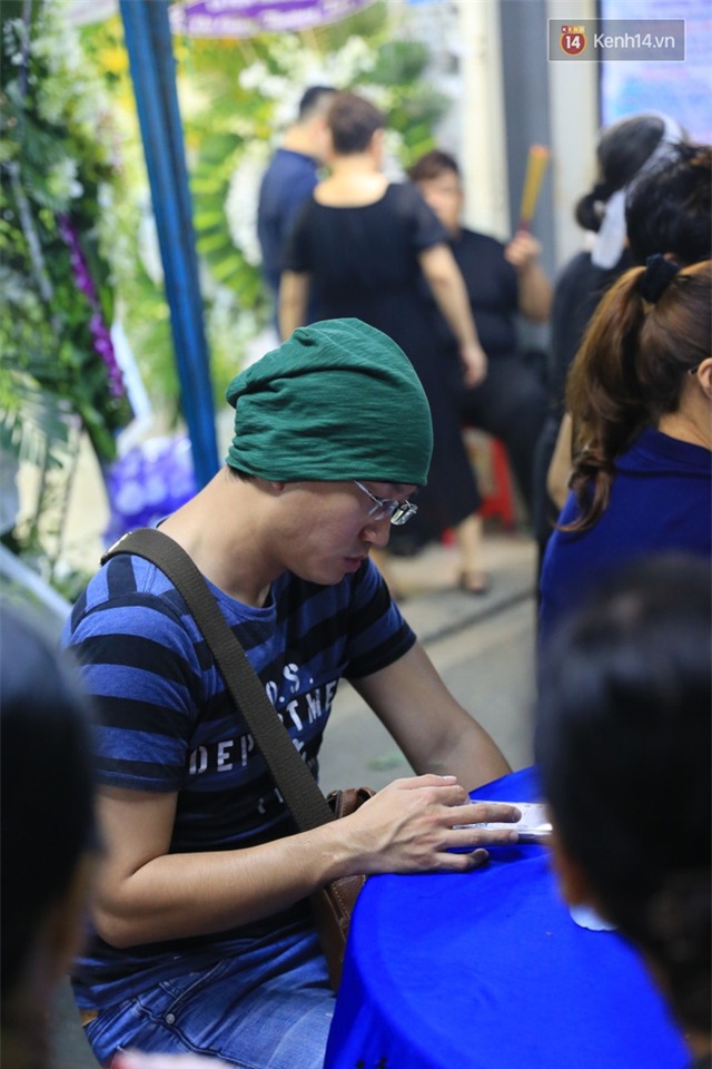 Hà Hồ thất thần, Đông Nhi khóc nức nở khi đến tiễn đưa Minh Thuận vào giữa đêm - Ảnh 10.