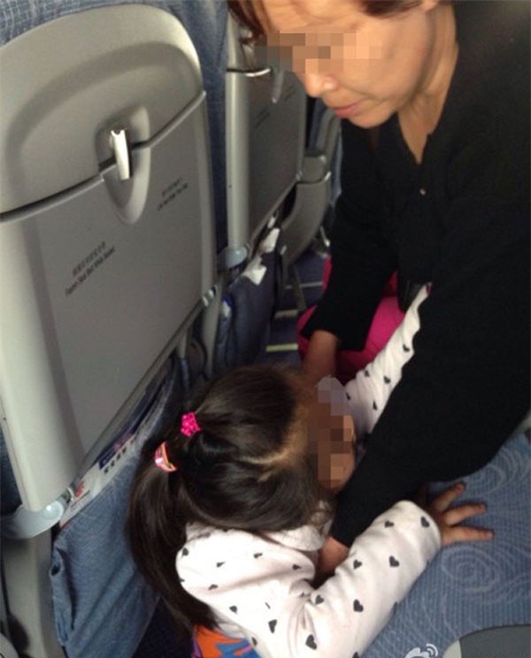 tiếp viên, tiếp viên hàng không, an ninh hàng không, tè bậy