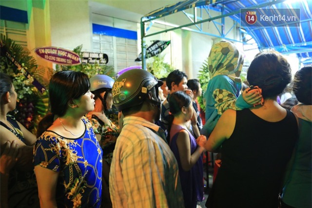 Lại tái diễn cảnh người dân hiếu kỳ vây kín xem nghệ sĩ tại đám tang Minh Thuận - Ảnh 7.