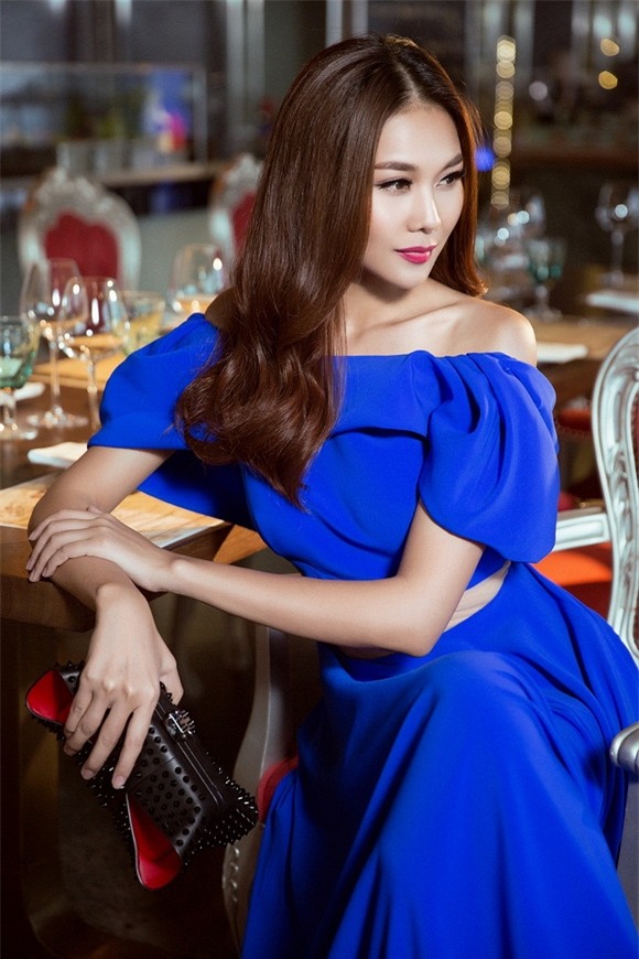 Thanh Hằng diện váy cắt xẻ tinh tế 2