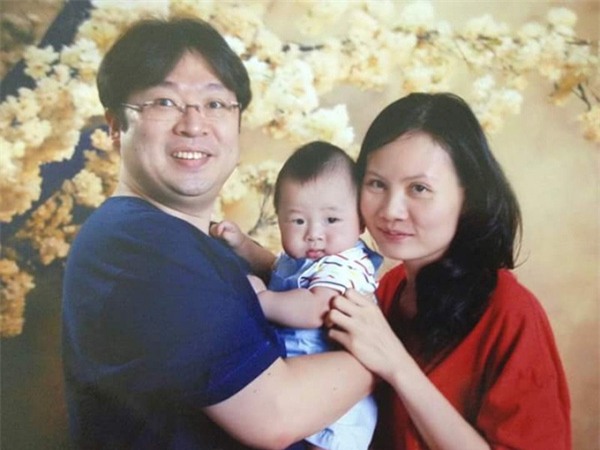 Đã mất con, người mẹ còn bị dọa tung ảnh nóng