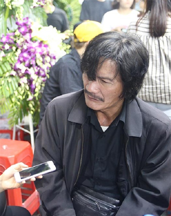 Tiếng hát của người cha già trong đám tang của Minh Thuận - Ảnh 2.