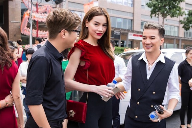 day chinh la chiec ao gia re dang hot nhat luc nay cua ho ngoc ha - 5