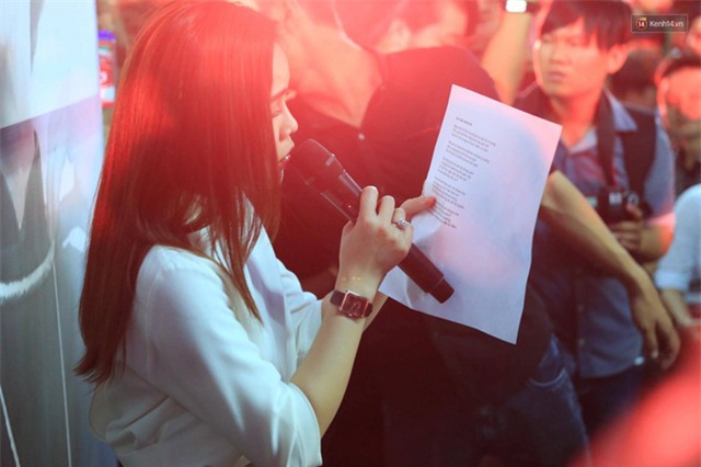 Dưới cơn mưa, anh em đồng nghiệp đang cùng hát những ca khúc vang danh, Minh Thuận ơi, anh mỉm cười chào tạm biệt nhé! - Ảnh 26.