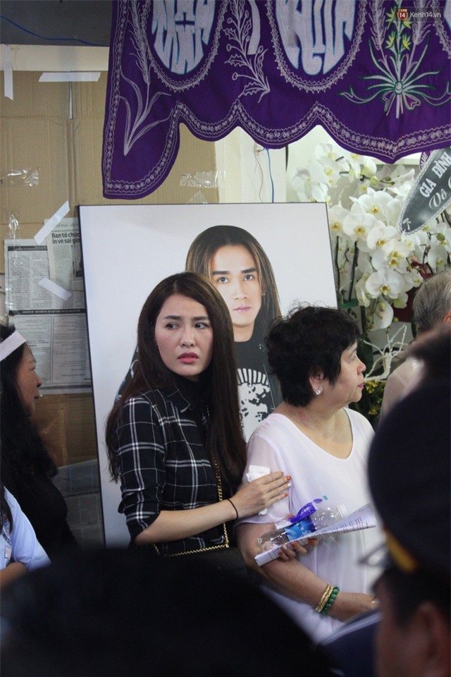 Bố Minh Thuận, Nhật Hào bật khóc xúc động trong tang lễ - Ảnh 10.