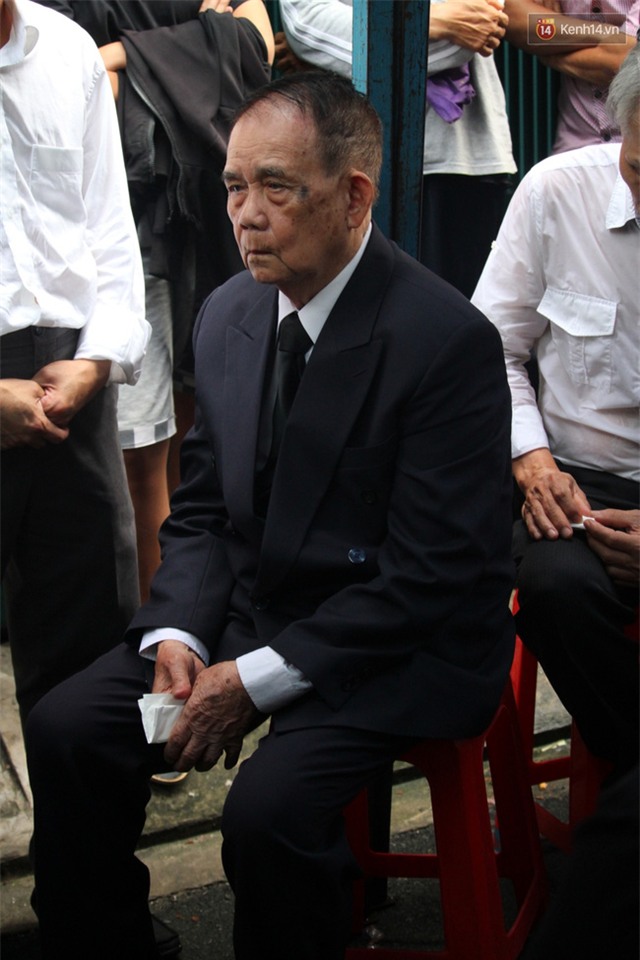 Bố Minh Thuận, Nhật Hào bật khóc xúc động trong tang lễ - Ảnh 16.