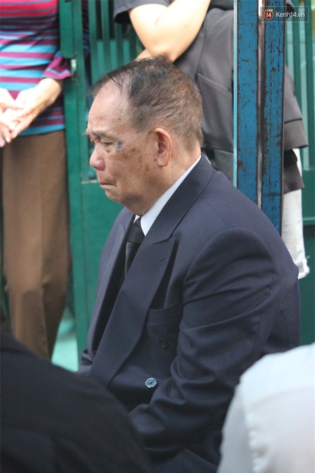 Bố Minh Thuận, Nhật Hào bật khóc xúc động trong tang lễ - Ảnh 17.