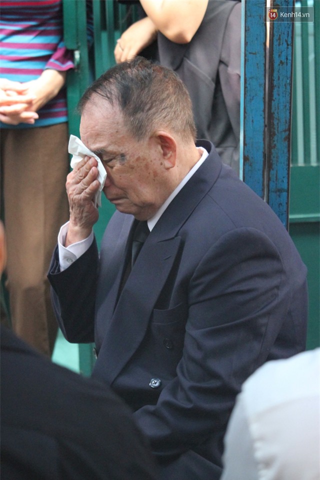 Bố Minh Thuận, Nhật Hào bật khóc xúc động trong tang lễ - Ảnh 18.