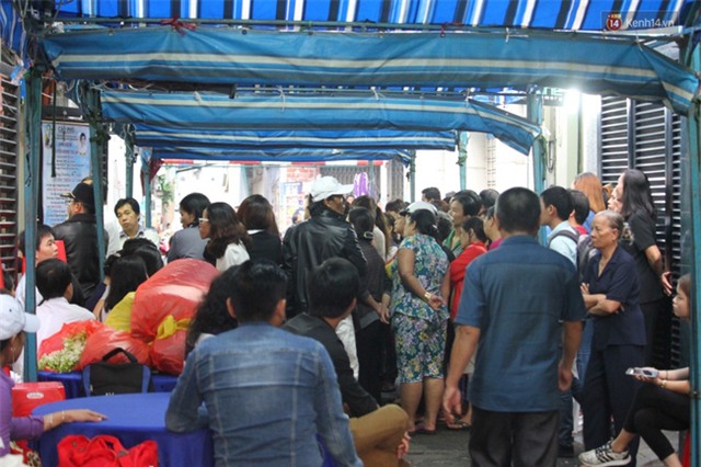 Bố Minh Thuận, Nhật Hào bật khóc xúc động trong tang lễ - Ảnh 5.