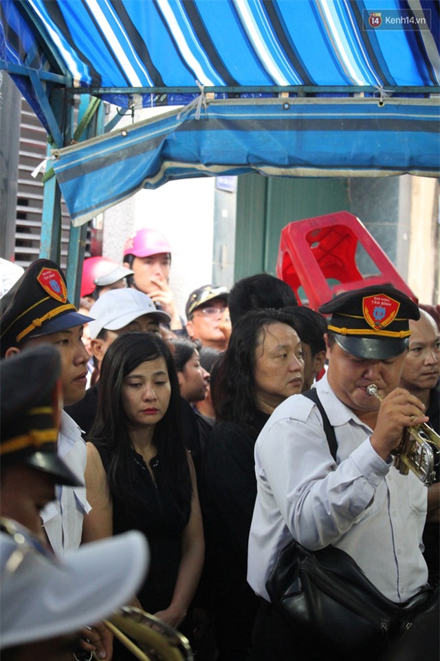 Bố Minh Thuận, Nhật Hào bật khóc xúc động trong tang lễ - Ảnh 9.