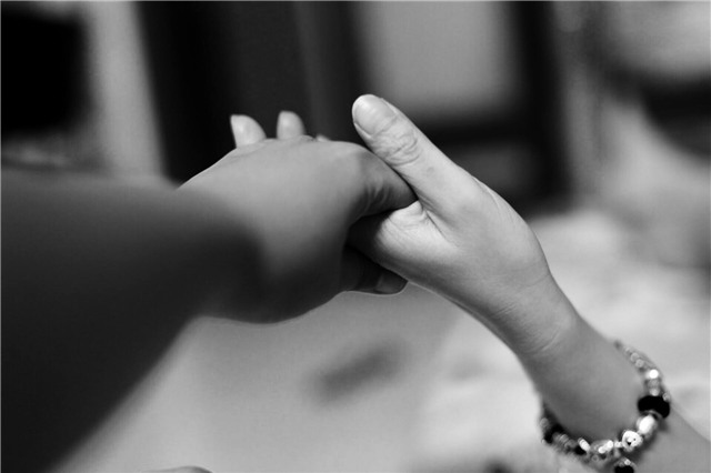 me nhat nam va quy tac ban tay giup con thanh 