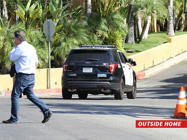 Brad Pitt phản pháo Angelina Jolie: Cô đang khiến con chúng ta gặp nguy hiểm - Ảnh 2.