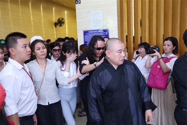 Đám tang hỗn loạn: Nhật Hào, quản lý Minh Thuận đều bị móc túi - Ảnh 3.