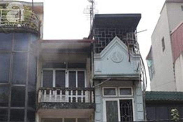 Cháy nhà 4 tầng gần Văn Miếu, lửa bốc cháy nghi ngút