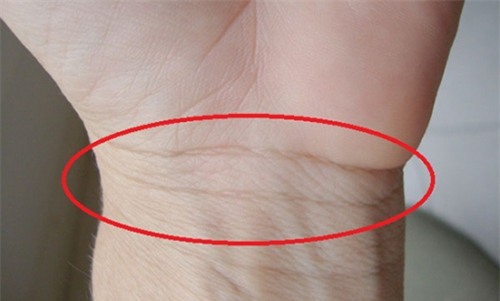 nhin-van-co-tay-biet-ngay-van-menh-sang-ngheo-chi-can-5-giay-la-ro1