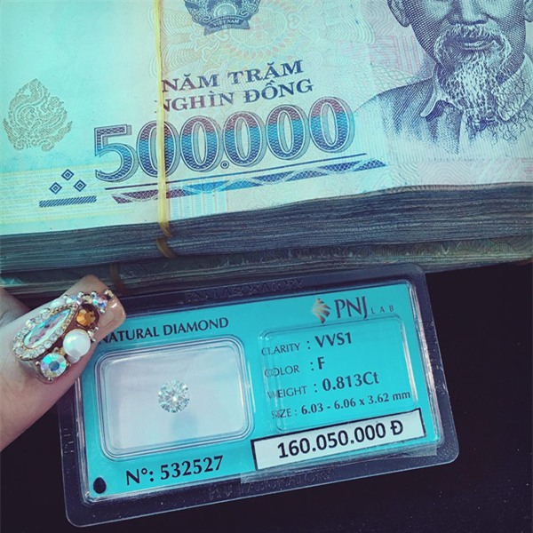 Tri ân vợ chuẩn bị đẻ đau, chồng tặng kim cương hơn 160 triệu - Ảnh 2.