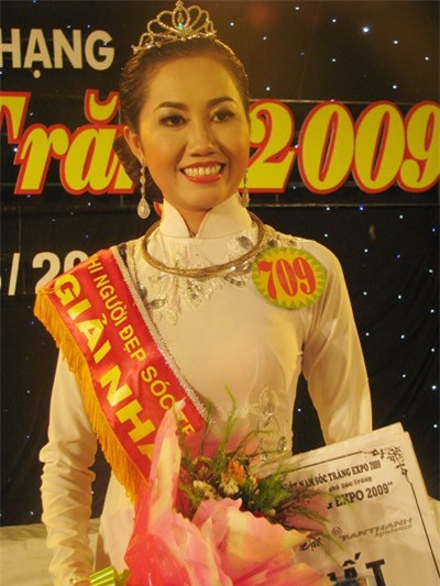 Nhan sac cua Hoa hau My Xuan ngay ay - bay gio hinh anh 2