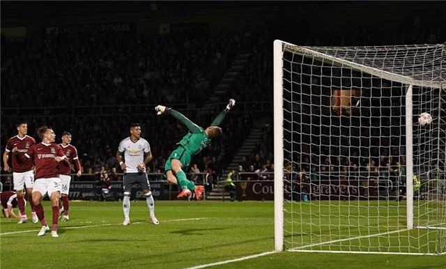 Rashford ghi ban giup MU thang 3-1 tai League Cup hinh anh 5