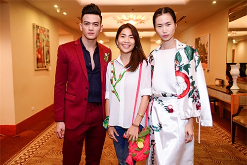 mai ngo gay choang voi tham hoa khoe noi y cung bo do jean day com - 2