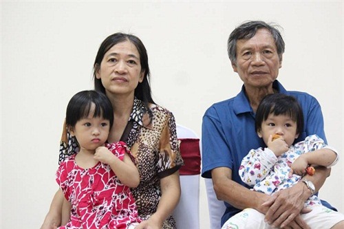sau 7 nam ket hon, nu bac si hanh phuc don con chao doi o tuoi 53 - 1