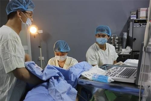 sau 7 nam ket hon, nu bac si hanh phuc don con chao doi o tuoi 53 - 2