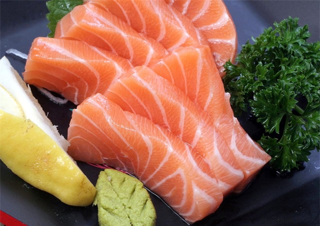 Cá hồi nuôi là thực phẩm độc hại nhất thế giới? - Ảnh 3.