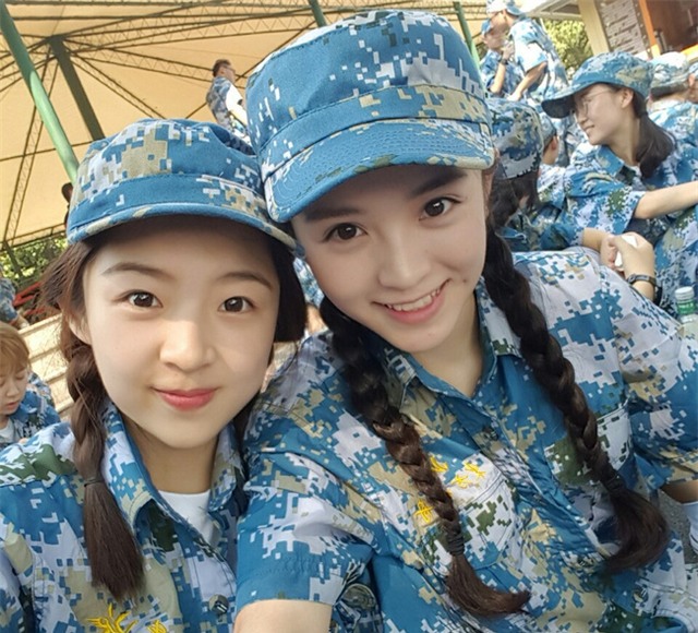 Chùm ảnh: Những nữ thần xinh đẹp bậc nhất trong mùa học quân sự ở Trung Quốc - Ảnh 17.