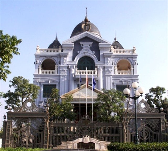 dinh thự, triệu đô, đại gia Việt, lâu đài, biệt thự, biệt phủ, tòa nhà, nhà giàu, Tổng hành sơn, lâu đài trắng