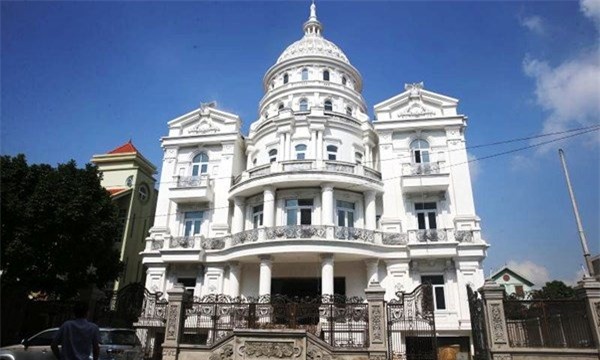 dinh thự, triệu đô, đại gia Việt, lâu đài, biệt thự, biệt phủ, tòa nhà, nhà giàu, Tổng hành sơn, lâu đài trắng