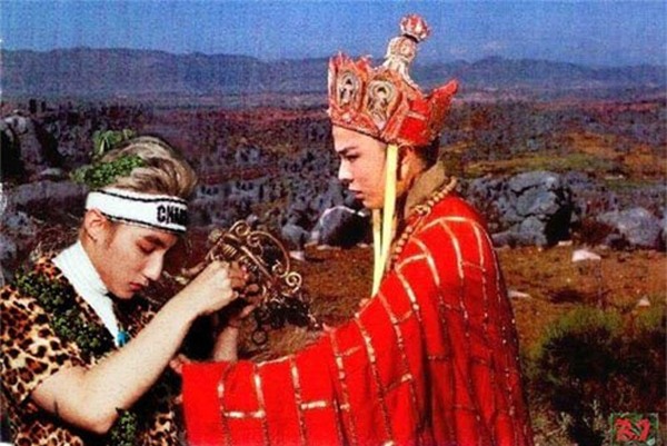 Nếu đang chán đời, hãy để thời trang của Sơn Tùng mang đến tiếng cười cho bạn nhé! - Ảnh 10.