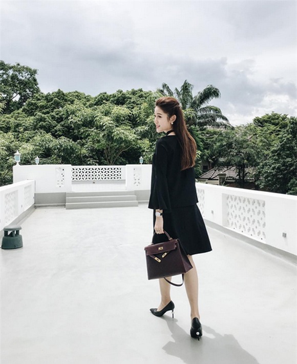 Hàng hiệu của Á hậu Huyền My 15