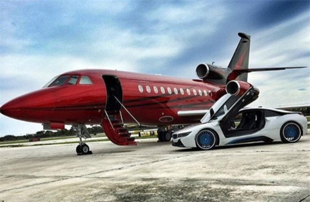 Hoi con nha giau Singapore ngu trong tien, tam bang ruou hinh anh 5