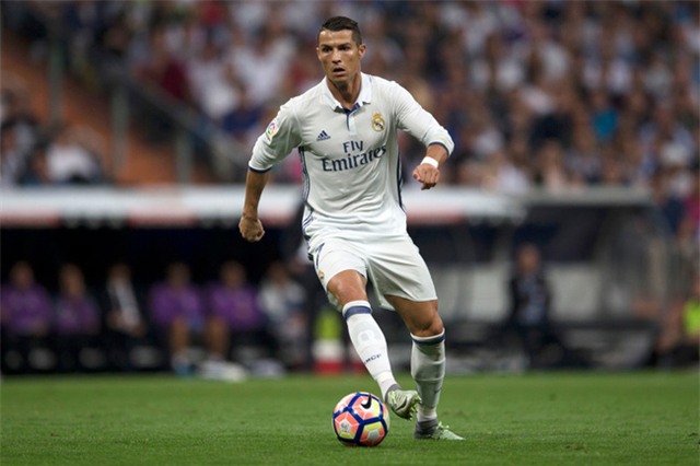 Brad Pitt và Angelina Jolie có thể mua được đội hình gồm cả Messi lẫn Ronaldo - Ảnh 11.