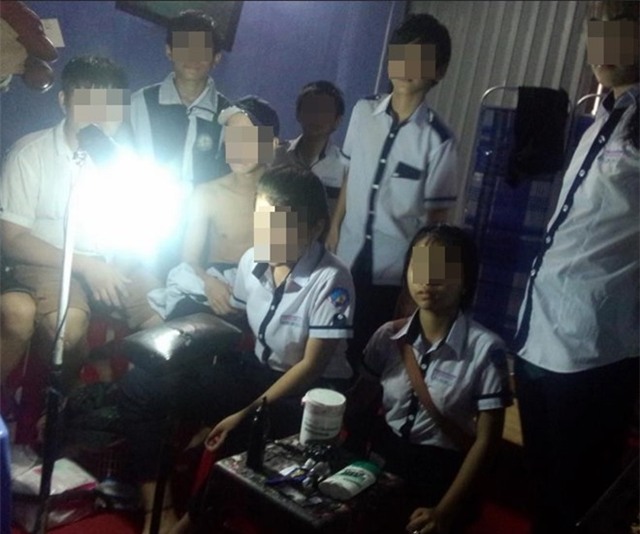 Nhom hoc sinh cap 2 tai Kon Tum cung xam hinh dong phuc hinh anh 2