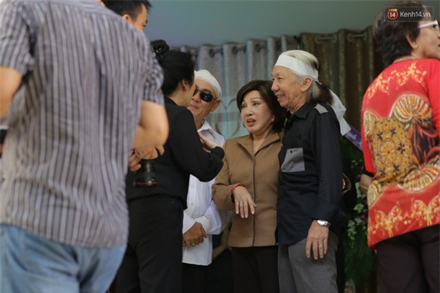 Thành Lộc, Hữu Châu và đồng nghiệp xúc động viếng tang lễ NSND Thanh Tòng - Ảnh 15.