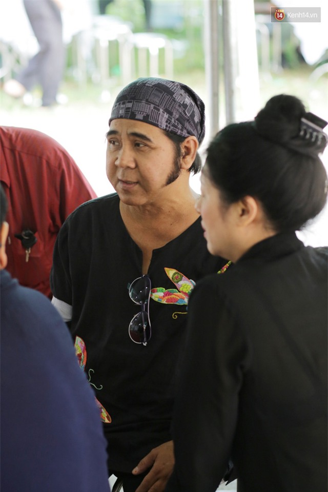 Thành Lộc, Hữu Châu và đồng nghiệp xúc động viếng tang lễ NSND Thanh Tòng - Ảnh 16.