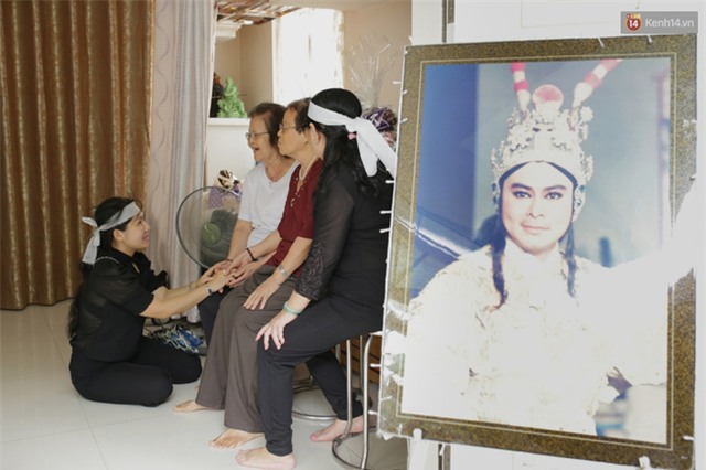 Thành Lộc, Hữu Châu và đồng nghiệp xúc động viếng tang lễ NSND Thanh Tòng - Ảnh 7.