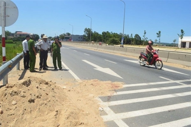nhung cai chet oan uong vi chuong ngai vat tren duong hinh anh 2