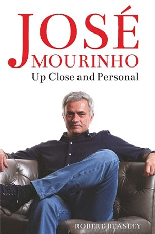 Jose Mourinho đột quỵ, được bác sĩ Eva Carneiro hết lòng cấp cứu - Ảnh 1.