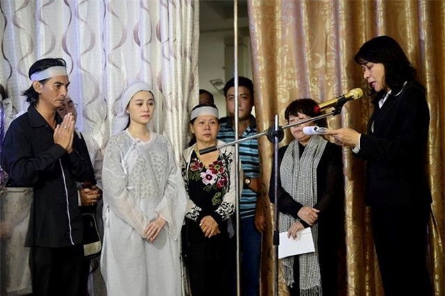 Con gai NSND Thanh Tong nghen ngao trong dam tang cha hinh anh 1