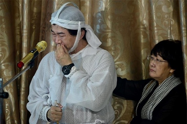 Con gai NSND Thanh Tong nghen ngao trong dam tang cha hinh anh 2