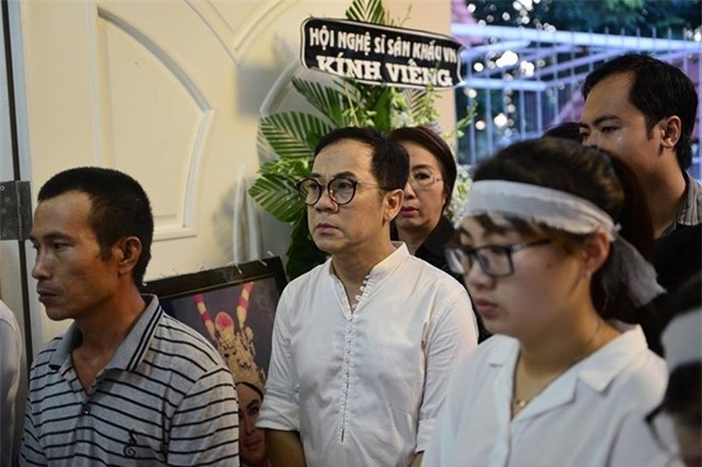 Con gai NSND Thanh Tong nghen ngao trong dam tang cha hinh anh 6