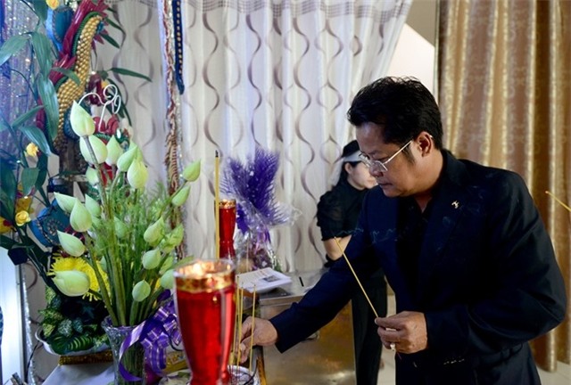 Nghe si va lanh dao TP.HCM den vieng NSND Thanh Tong hinh anh 11